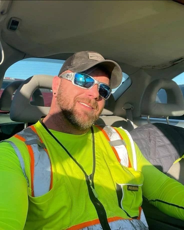 ChrisWillijkuv's tweet photo. Hello friends I'm at my working place right now I hope you are having a great day over there 💖💖💖💖💖 https://t.co/cYMbMv3hje