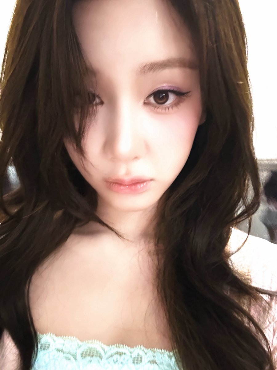 BABYMONSTERINTL's tweet photo. 📸| 260925 #PHARITA Weverse Update  

"the baddest b r in thailand” 

#BABYMONSTER #베이비몬스터 https://t.co/RUQ9dzTEzp