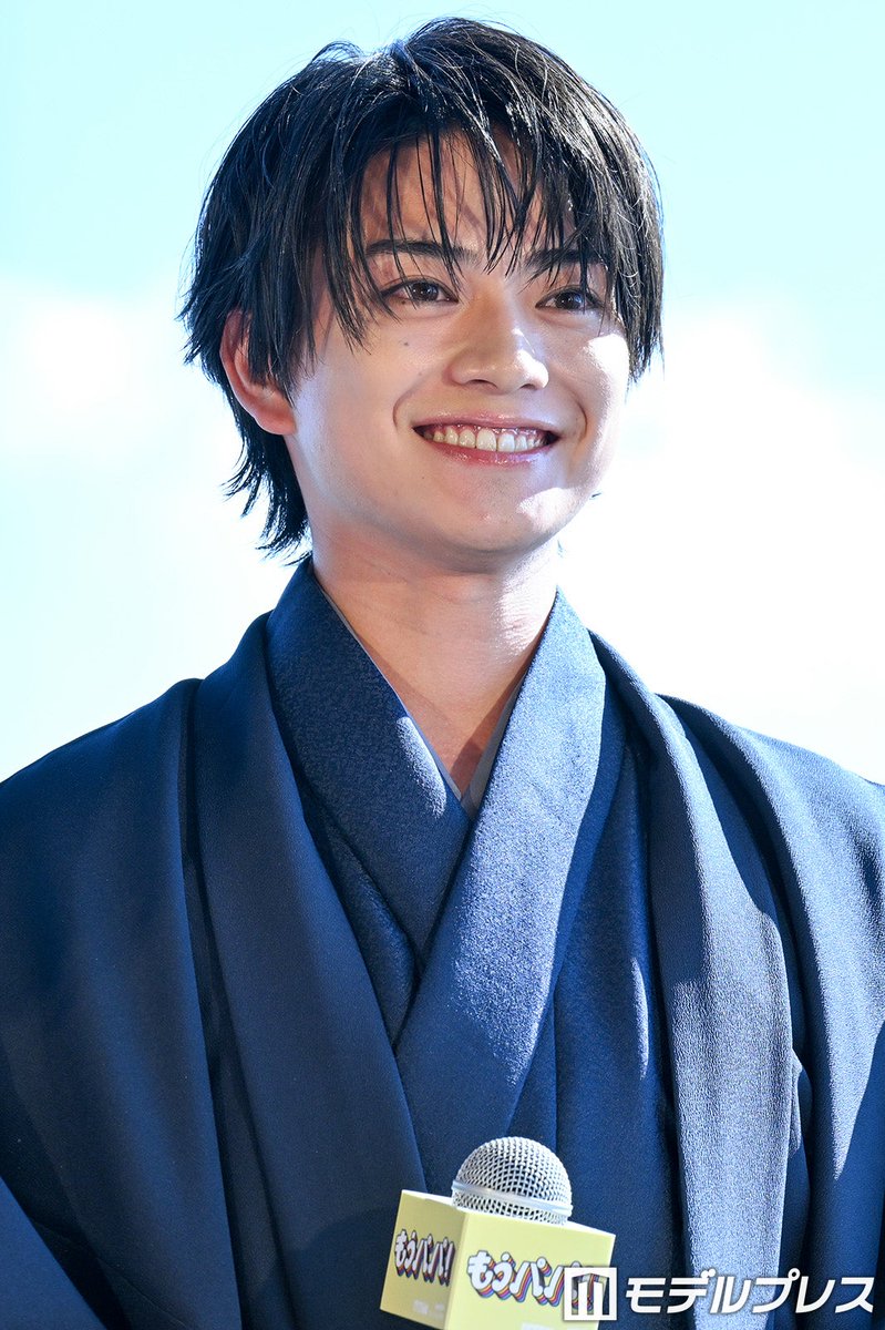 modelpress's tweet photo. 【注目のドラマ記事🎬】

岩瀬洋志、写真撮るときの工夫明かす
https://t.co/tfrRvIpDpx

写真を撮る際に意識していることを聞かれると「光量を調整したり、あおって撮ったり、いろいろ工夫はしますね」と回答。「最近は上から撮るのも流行っているので、海外の俳優さんや、韓国の俳優さんやアイドルの皆さんのSNSを見て『おしゃれだな』と思った撮り方を真似したりしています。そういうのを調べるのが好きでやっています」と話した。

「もうパパ！」ミニイベント

#モデルプレスドラマ推し活会議室