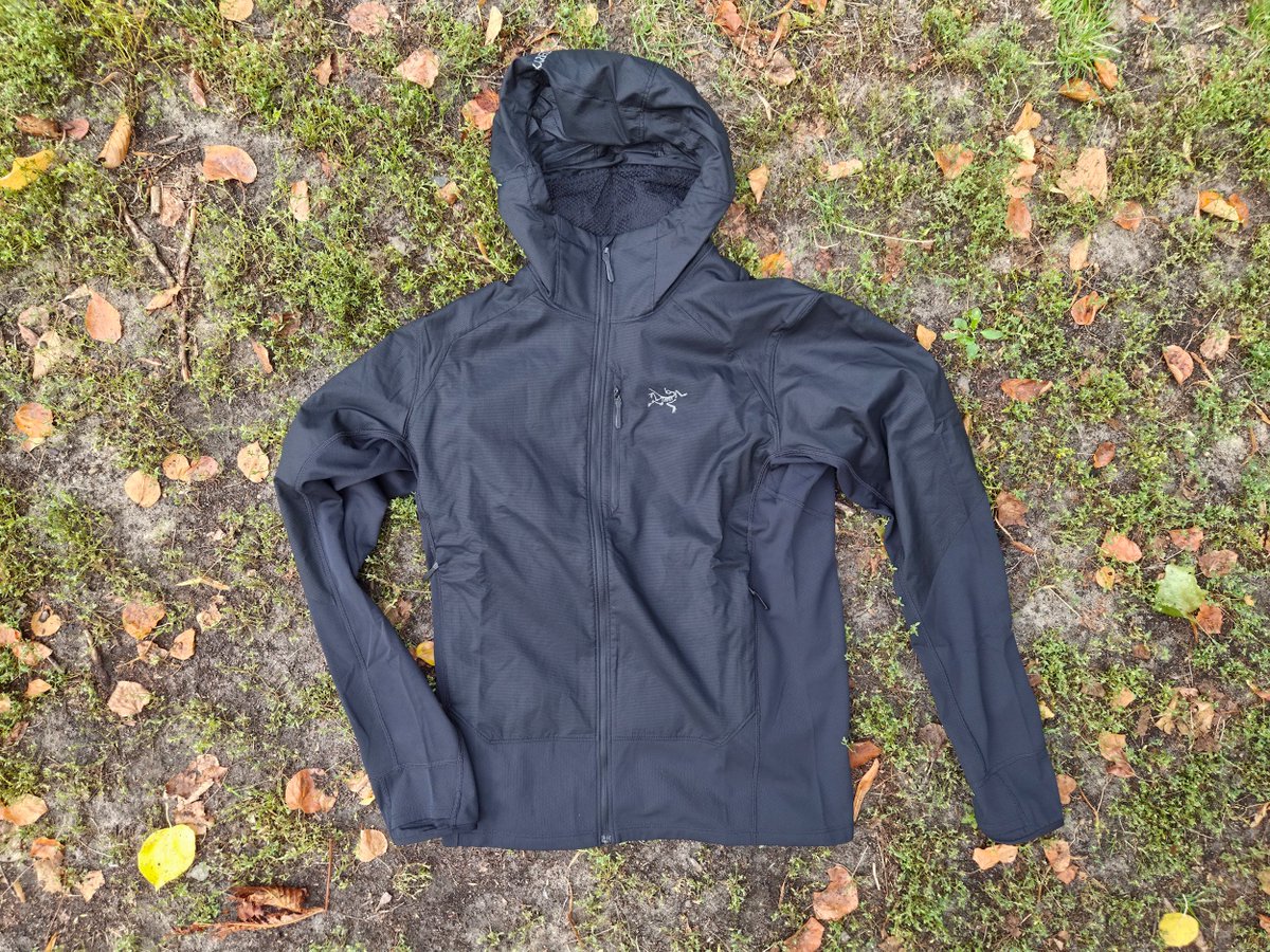gipfelwelt's tweet photo. Mit 🌬️ Windschutz und ❄️ Kälteschutz hat der Arcteryx Delta Hybrid Hoody das Zeug zum Allrounder am Berg wie im in der Stadt. Im Test fordere ich ihn heraus.
https://t.co/zvIfN3b9GF #Arcteryx #Bergwandern #Gipfelwelt #Hoody #Isolation #Test #windabweisend #ultraleicht https://t.co/pAWFPLcD01