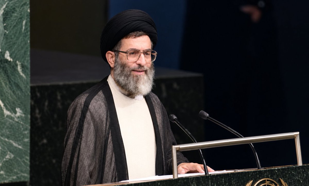 aliizrmlq's tweet photo. مردان بزرگی بودند که در قلب آمر*یکا، از عزت و استقلال ایران سخن گفتند؛ تاریخ، آن ایستادگی را فراموش نمی‌کند.
حضرت آیت الله العظمی سید علی حسینی خامنه ای(رحمت الله علیه)
#حمایت_انقلاب 
#صدای_ایران https://t.co/Dt4vWB3i1m
