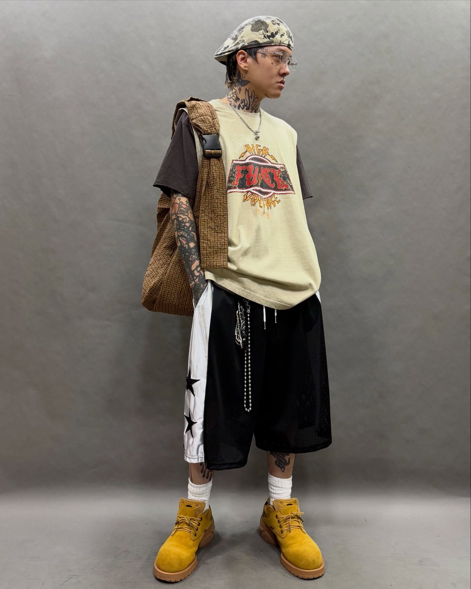 PollyPatriquin's tweet photo. 迷彩賊仔帽、波波頸鏈、灰啡捲邊Print Tee、洗水沙色FUCK背心、黑色星星短褲、褲鏈及啡綠格仔斜孭袋現貨。滿$800成為VIP，韓貨9折、自家出品95折。所有圖片均為實物拍攝，歡迎Inbox查詢。 https://t.co/AoxoyoJJr9