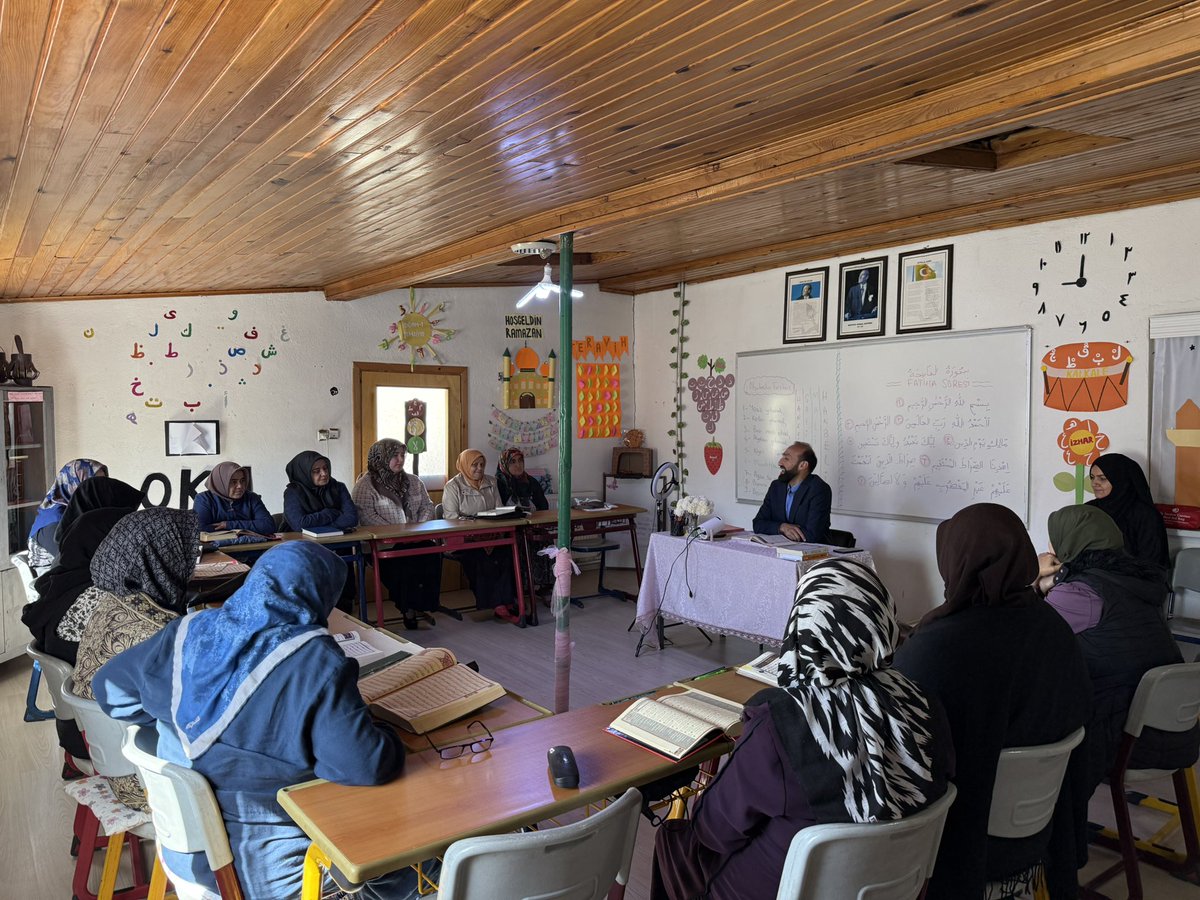 UlusMuftuluk's tweet photo. Kur’an Kursu Ziyaretleri

İlçe Müftümüz Sayın Mahmut YEGİN, Kumluca Konutlar Kur’an Kursu’nu ziyaret etti. Ziyaret sırasında kursun eğitim faaliyetleri hakkında bilgi alarak öğrencilerle sohbet etti. 

İlçe Müftümüz Sayın Mahmut YEGİN, öğrencilere başarılar diledi. https://t.co/HaJb25FFoR