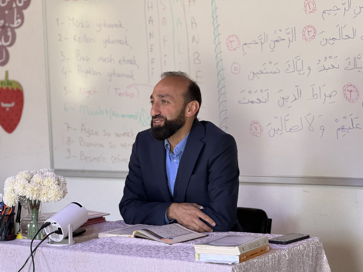 UlusMuftuluk's tweet photo. Kur’an Kursu Ziyaretleri

İlçe Müftümüz Sayın Mahmut YEGİN, Kumluca Konutlar Kur’an Kursu’nu ziyaret etti. Ziyaret sırasında kursun eğitim faaliyetleri hakkında bilgi alarak öğrencilerle sohbet etti. 

İlçe Müftümüz Sayın Mahmut YEGİN, öğrencilere başarılar diledi. https://t.co/HaJb25FFoR