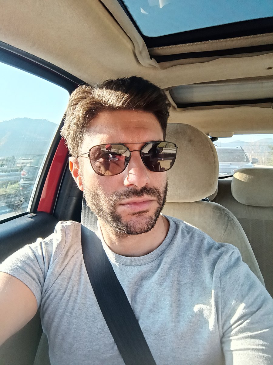 DavideFer67087's tweet photo. Mi fanno sorridere le persone che parlano di UMILTÀ e poi sono le prime a sentirsi Dio sceso in terra. Sanno tutto loro...
Ma che coraggio che ci vuole!
#umiltà #lagenteparlatroppo #coscienza #lagente #bah #mondoalcontrario #nowords #🤦 https://t.co/14RElbAmVo
