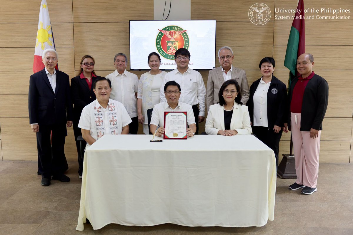 upsystem's tweet photo. UPAA President Fernando Sanchez Jr. took his oath as alumni regent during the UP Board of Regents’ 1412th meeting, Sept. 24 at the Asian Institute of Tourism, UP Diliman. 

Read more: https://t.co/uAdZs77DgO

Photo by Bong Arboleda, UPS-MCO. https://t.co/ulUUSoS7FK