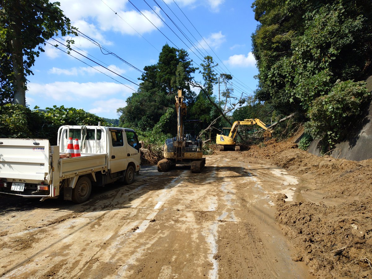 chibaken_kouhou's tweet photo. 【千葉県 道路情報マップ】
台風25号の影響等による通行止め・復旧状況が分かるマップを公開しました。（主に高速道路・国道・県道）

県でも、関係機関と連携して全力で復旧作業にあたっています。
引き続きご不便をおかけしますが、ご理解・ご協力をお願いします。
https://t.co/4n8QTrV1To https://t.co/YMh3A19Qhs