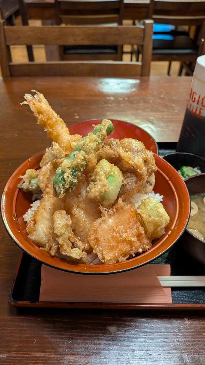 Kyzt__'s tweet photo. 今日の晩ごはん。
水戸市の「揚げたて屋 てん」の
「得徳天丼」。
#ごはん https://t.co/g7MMgUaAMm