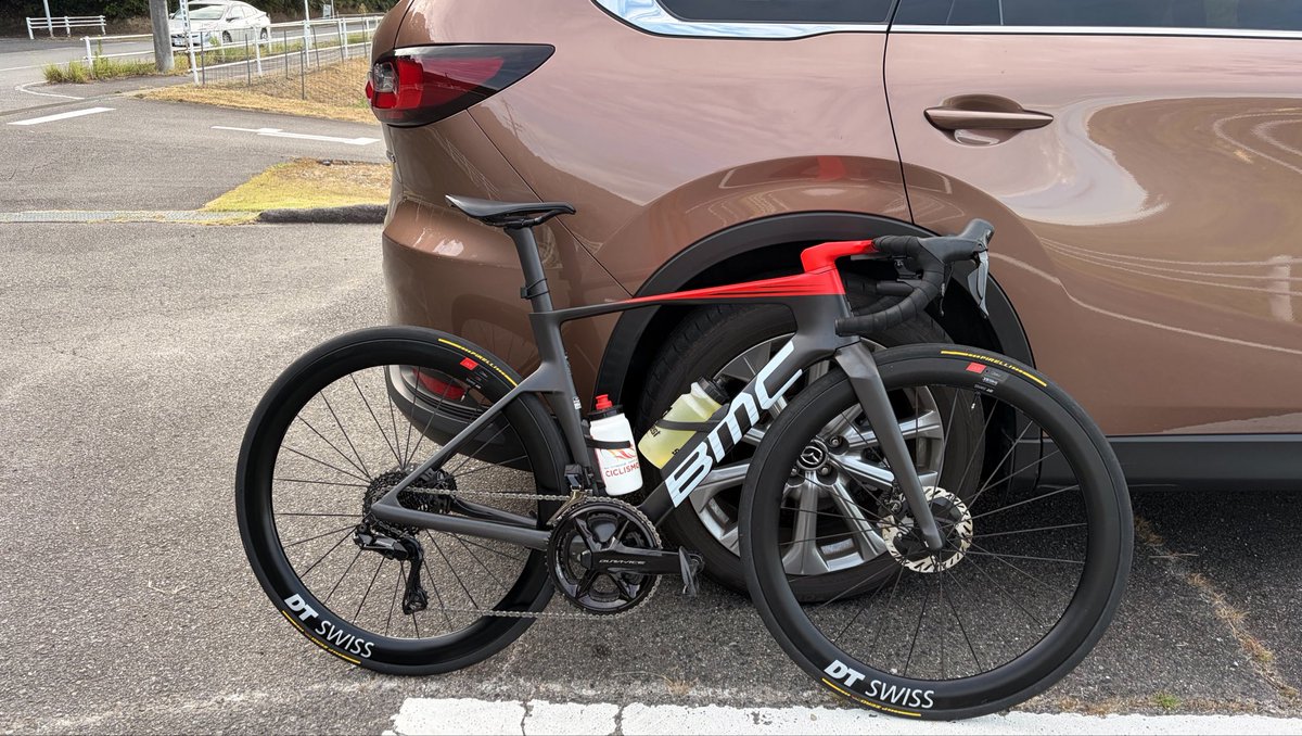 sho_shim's tweet photo. BMC TeamMachine R01 51サイズ
左シートステークラック補修済（超音波検査済）
傷塗装済
ホイール傷ありスポーク交換済
クランクパワーメーターカバー無
ペダル無し
70万円くらいで売れれば、即決

売れなければ、サブバイクで持っておこう https://t.co/MqgzBF4HKo