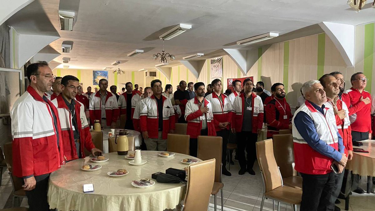 IRcsraro's tweet photo. محمودی: رؤسای شعب، نمود بیرونی هلال‌احمر و الگوی رفتاری در جامعه هستند
رئیس سازمان امدادونجات در آیین افتتاحیه دومین دوره منطقه‌ای توانمندسازی رؤسای شعب در قم، بر نقش آنان در ترویج فرهنگ ایثار و فداکاری و الگوسازی در جامعه تأکید کرد. 

#هلال_احمر #امداد_و_نجات #توانمندسازی https://t.co/2SbWxiHoni