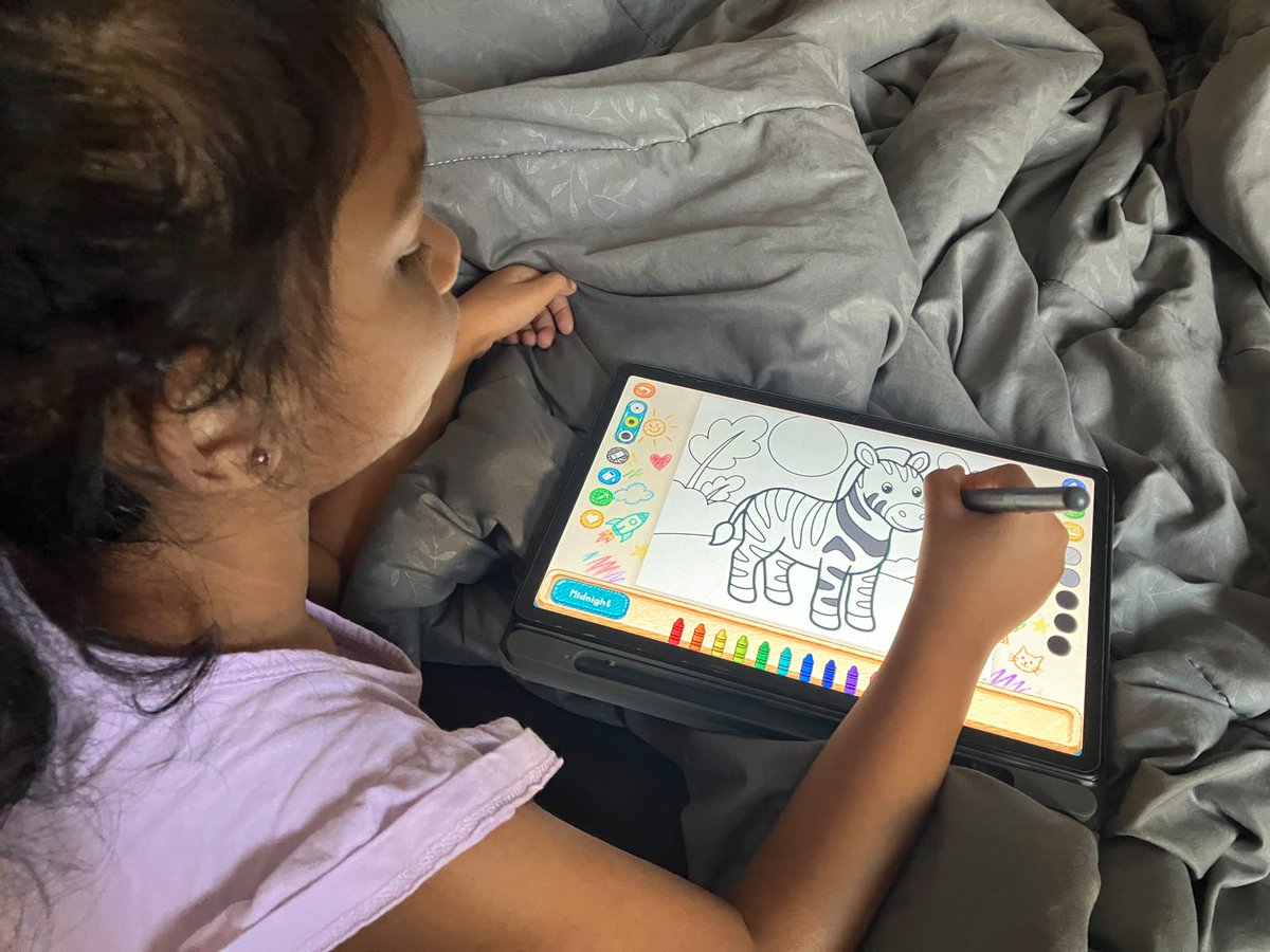 hagedashgames's tweet photo. My little playtester enjoying her new game, "Akali's Colouring Day"! The google play store and Itch web versions will be available in roughly a months time!

#GameDev #IndieDev #Unity https://t.co/HvNMJkEcHQ