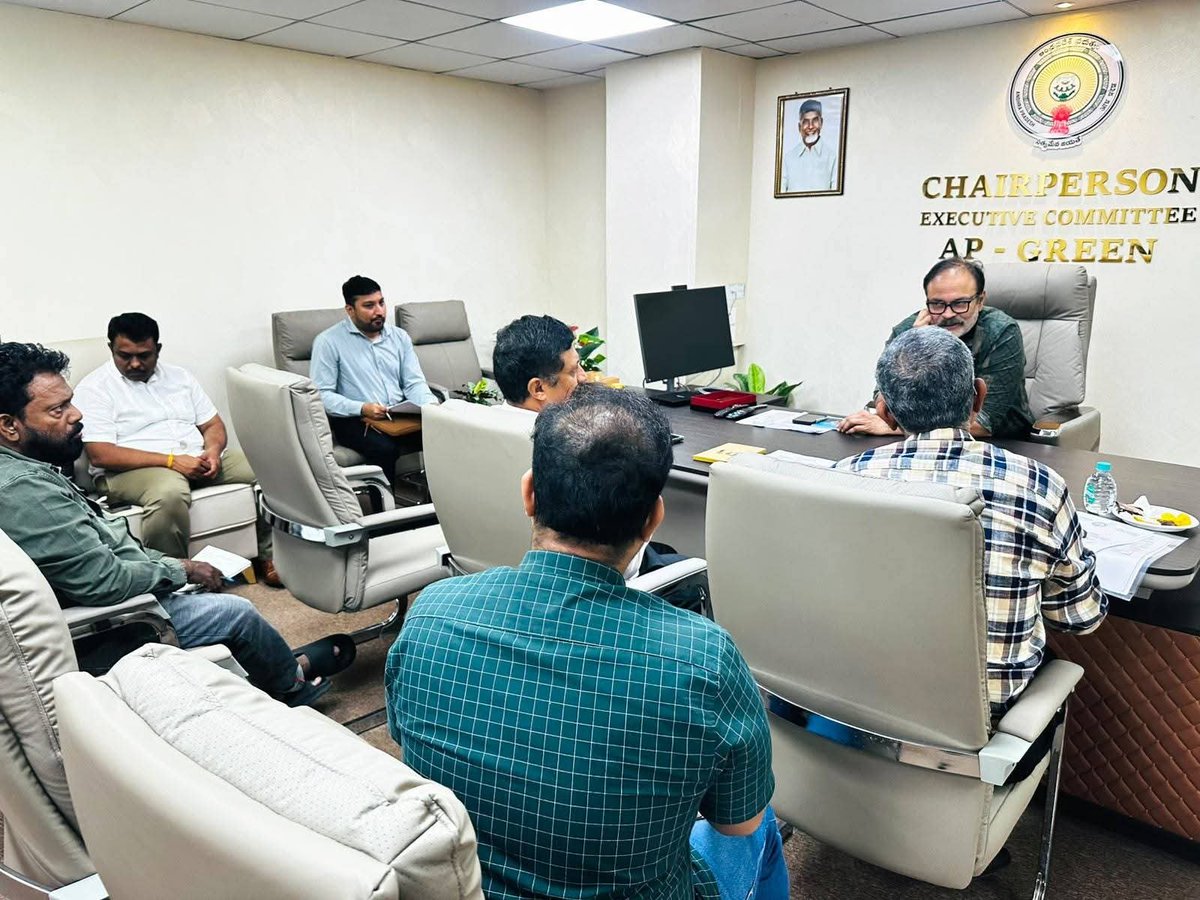 NMediaNewsOffl's tweet photo. ఏపీ-గ్రీన్‌పై నాగబాబు సమీక్ష

ఆంధ్రప్రదేశ్‌లో హరిత అభివృద్ధిని వేగవంతం చేసే చర్యలపై AP-GREEN ఎగ్జిక్యూటివ్ కమిటీ చైర్మన్, ఎమ్మెల్సీ శ్రీ నాగబాబు సమీక్షా సమావేశం నిర్వహించారు.

నిధుల సమన్వయం, సిబ్బంది ��లోపేతంపై సమీక్షించారు

#APGREEN #GreenAndhraPradesh #APFD #NMedia https://t.co/dV3MNfyNne