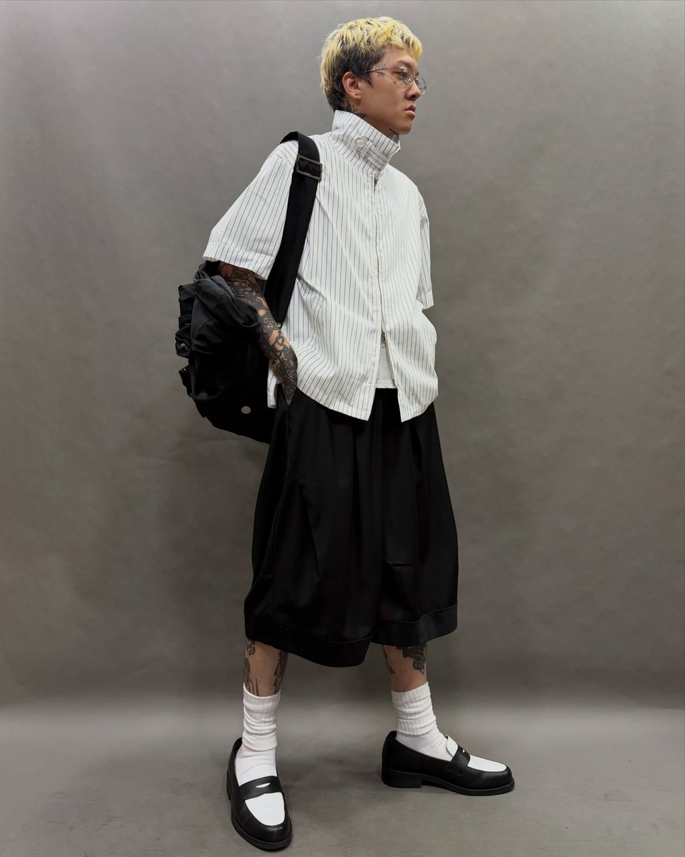 PollyPatriquin's tweet photo. 白色背心雞翼袖、條紋企領恤衫、黑色立體短西褲、2 Way Bag及真皮黑白Loafer現正發售。單次購買滿$800成為VIP，享韓貨9折及自家出品95折。所有圖片均為實物拍攝，歡迎Inbox查詢。 https://t.co/5fM41xlFDC
