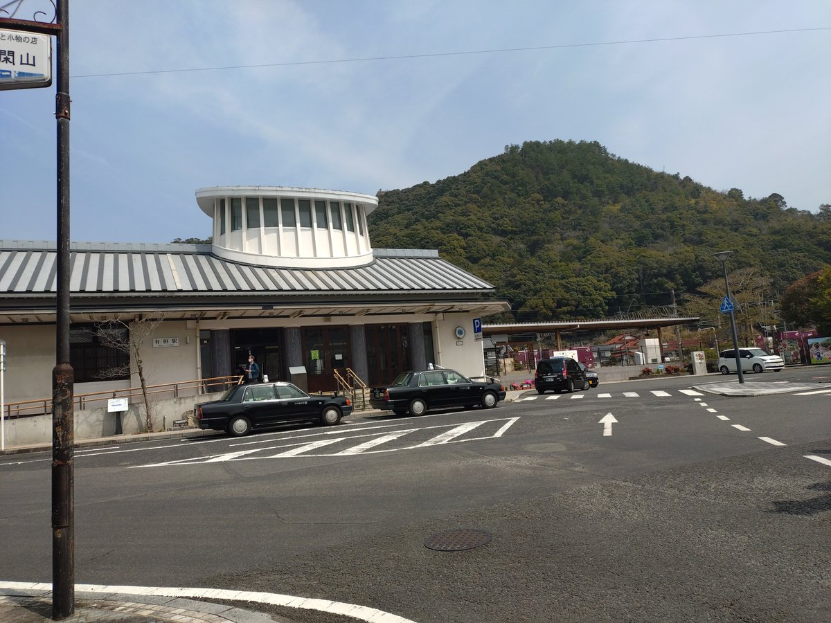 travelliveing's tweet photo. 松浦鉄道通過連絡を利用し有田へ
JRとMRの共同使用駅だがJR側はみどりの窓口と兼業で窓口に人がよく溜まってたため松浦鉄道側で放送
無人化の報があったが改札はしてるらしい
上有田簡易委託解除情報がなかったため油断してて行き損ねた
バス使えば行けたのに何やってるんですかね…
#西九州を巡る旅 https://t.co/A9X0V9DcEM
