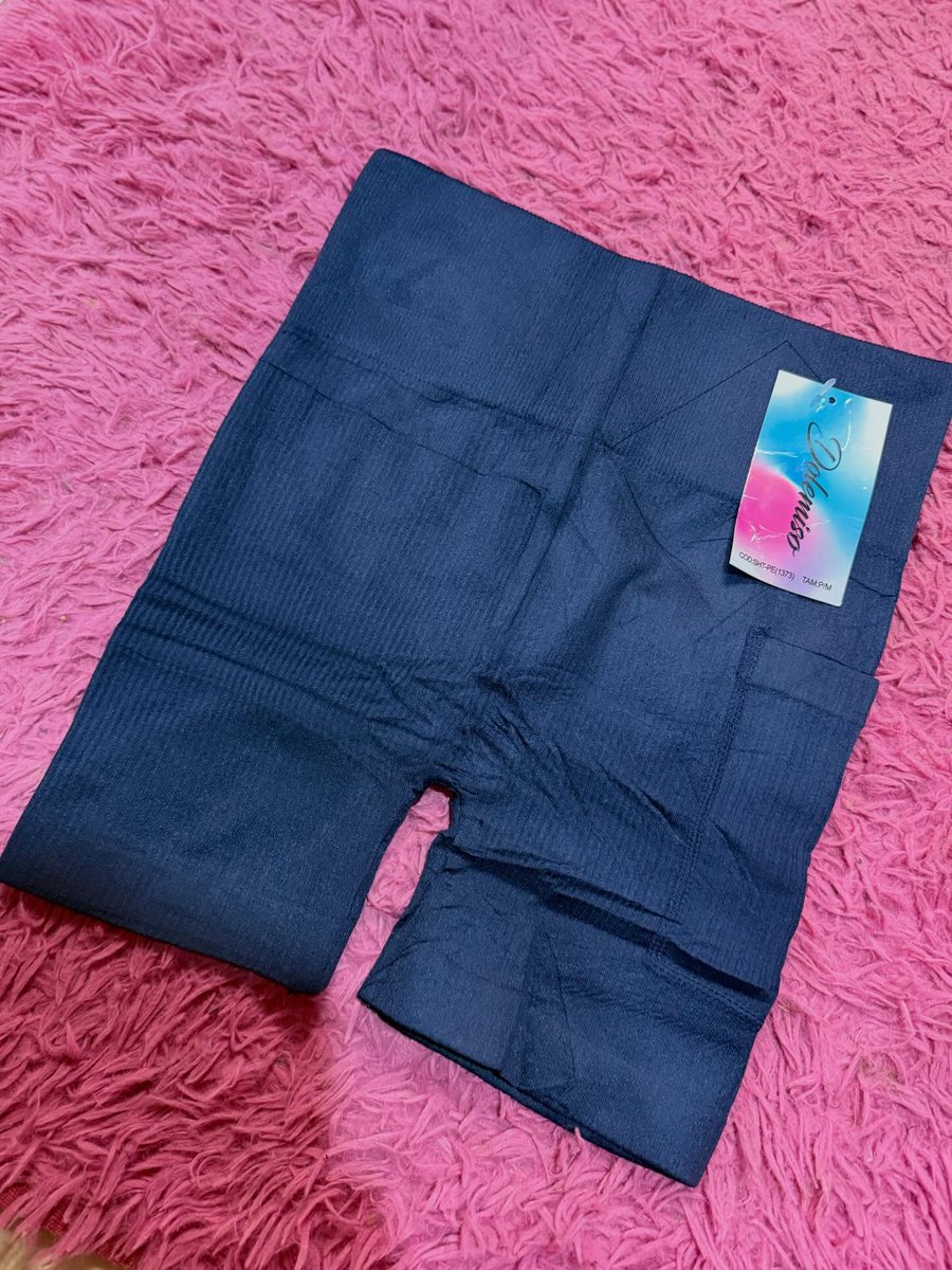 BridgetYeaney's tweet photo. Short canelado perfeito para academia, caminhada ou looks confortáveis no dia a dia. Tamanho P/M, modelagem pequena e bolso lateral. R$25. https://t.co/xsz5wOi1n8