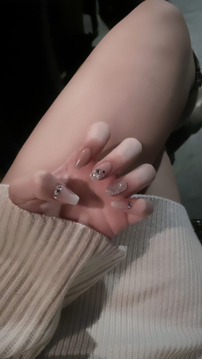 fdhuua20's tweet photo. 네일비 자지갑 쪼옵 ㅗ
머리에 상납 인출만 박아넣어 호구오빠 🤭

#핀돔 #펨��� #상납 #핀섭 #인간atm https://t.co/qy0gWRMwXG