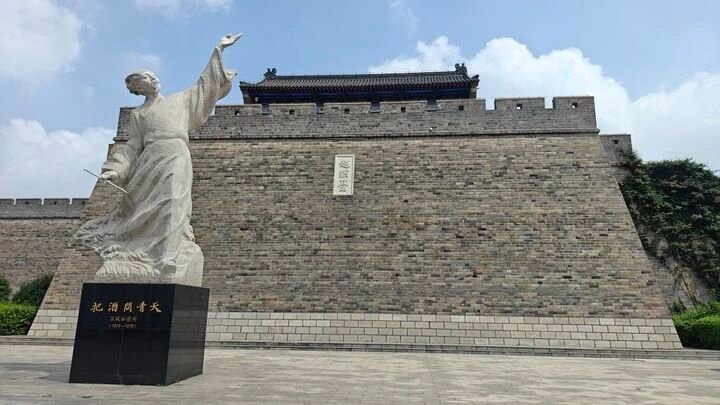 vigour_lin's tweet photo. 中秋夜，皓月当空
一句“明月几时有？把酒问青天”
穿越九百五十载岁月
依然叩动着中国人的心弦
这首被誉为“千古第一中秋词”的
《水调歌头·明月几时有》
诞生于北宋密州
也就是今天的��东潍坊诸城

这首词，950年了！ https://t.co/KrnyOtww4R