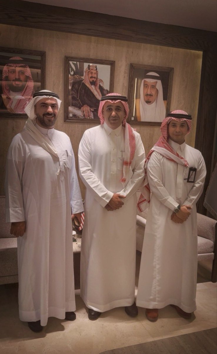 mu39476005's tweet photo. @3li_shr وراعي السلاسل جلدكم وفضحكم حسام العسيري 😂😂😂 https://t.co/G9YPZD7kn1