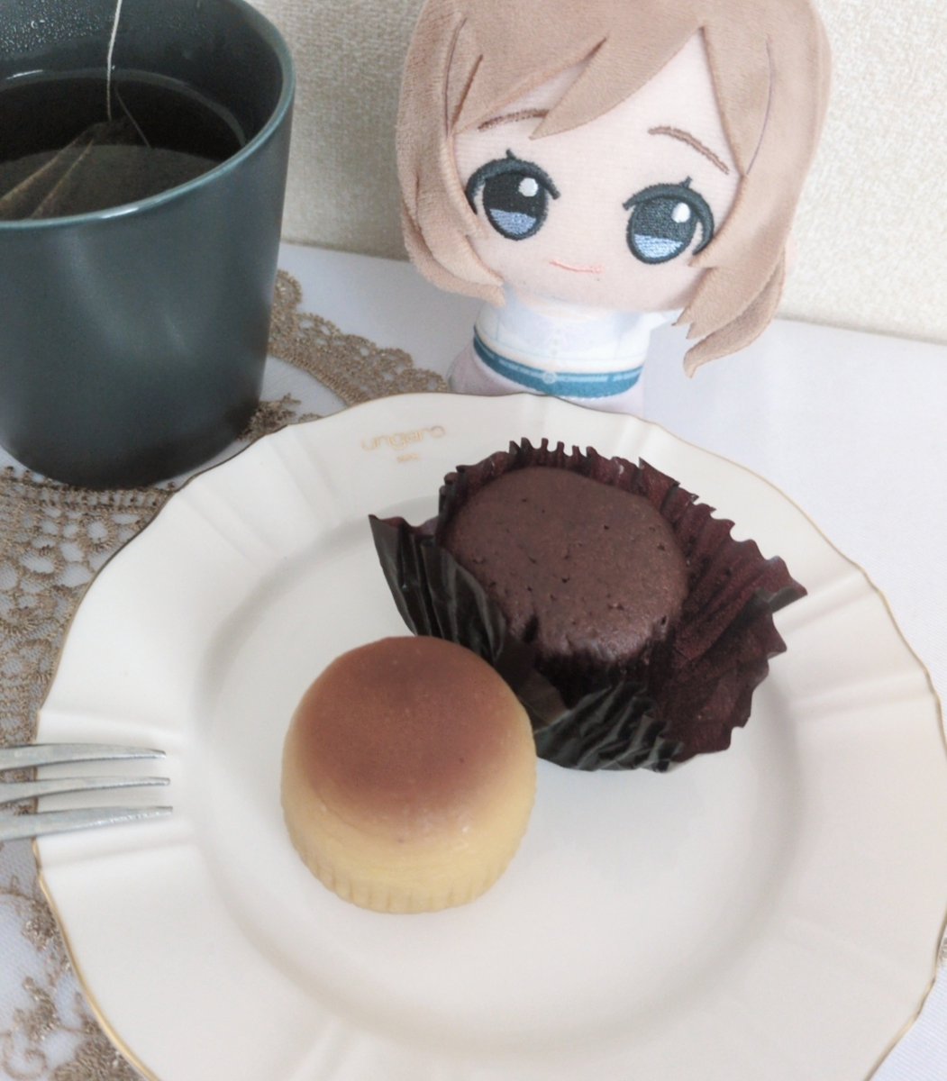 EA_kaduki's tweet photo. 莉波、九州のお土産を戴いたよ
美味しいね、たくさん戴いたから
毎日ゆっくり食べようね🎶 https://t.co/hIkQYItMfE