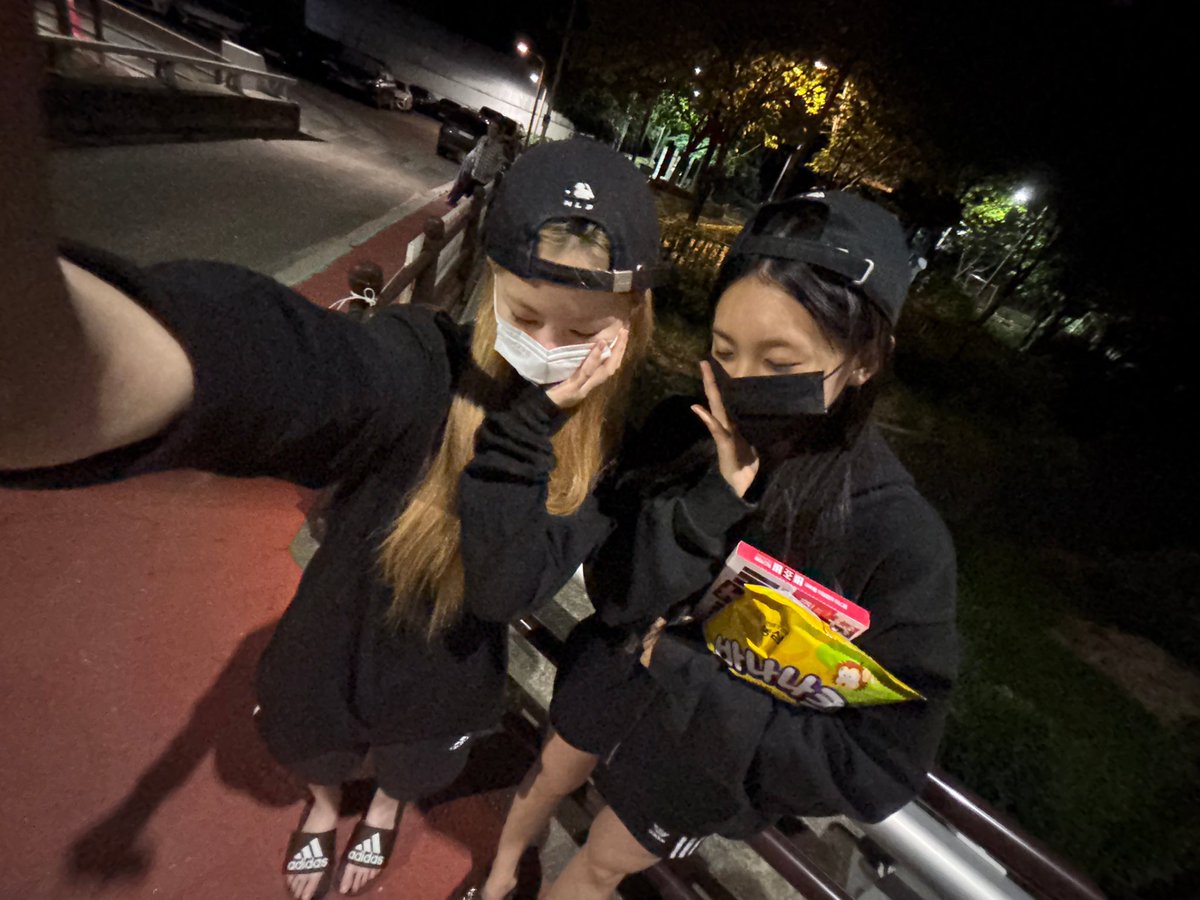 fhrfkdgo's tweet photo. 이 사진 너무 마음 좋아져………………
빼빼록사랑해 https://t.co/brcBTc0dtO