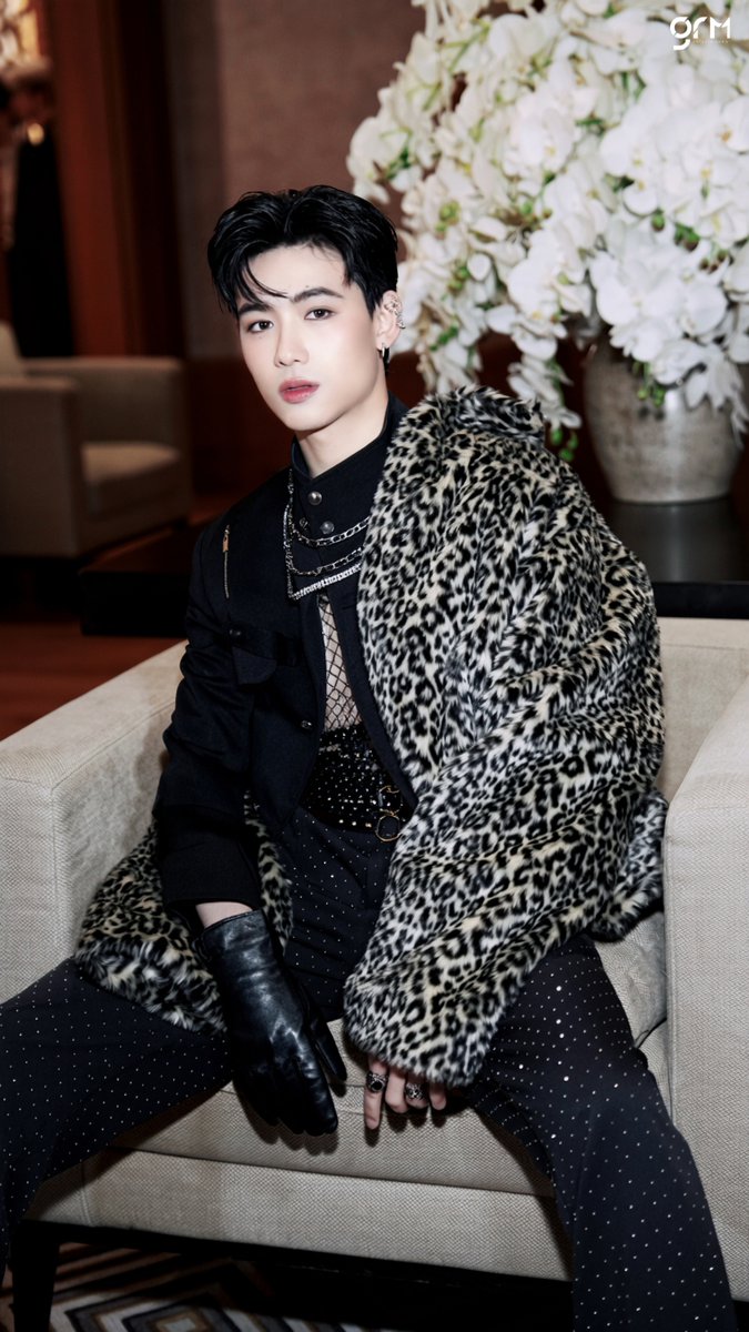 VRYSE_Official's tweet photo. STILL OBSESSED WITH THIS LOOK ✨  
ลุคนี้ของ VRYSE บอกเลยว่าเกินต้าน 🖤🔥

#VRYSEXMGI2026 #VRYSE #MGI2026 #MissGrandInternational2026 #GRMEntertainment https://t.co/QI5fnoKCkP