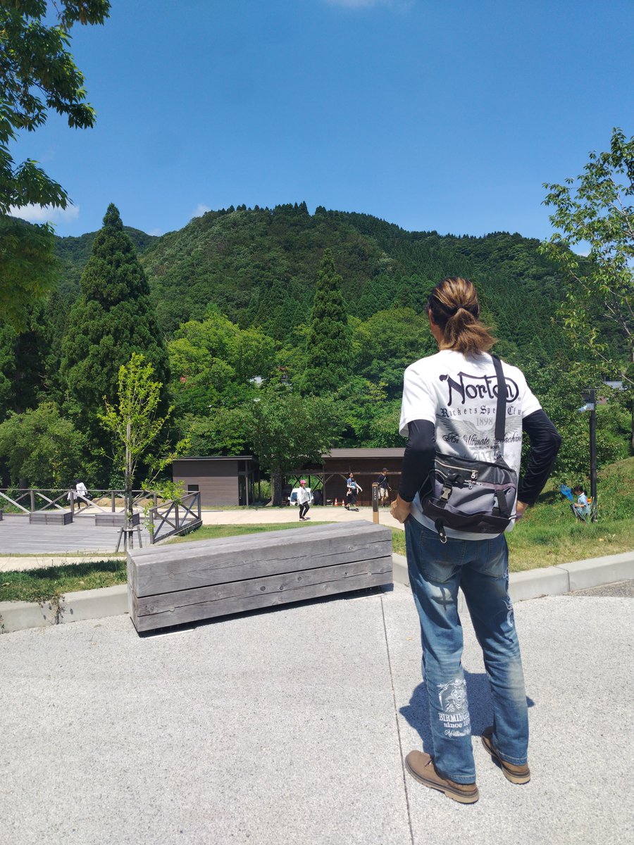 EwinbeeK's tweet photo. 好きな言葉は
今が人生で一番若い。
身体中にガタが来ても
今が人生で一番若い。
四捨五入したら50歳だけど
今が人生で一番若い。
気持ちまで老けたらいかんよね😊 https://t.co/82IwPorSHJ