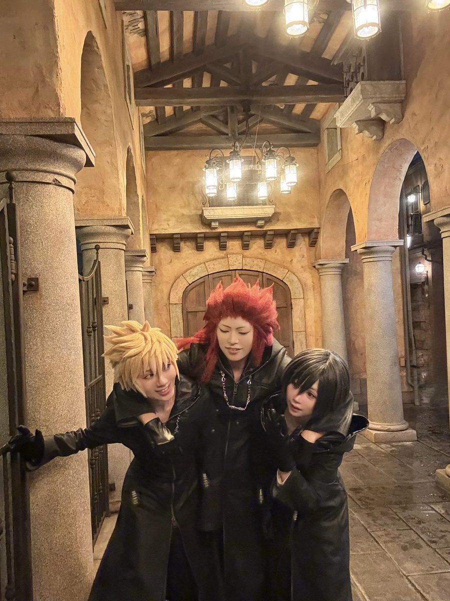 kh_mana_kh's tweet photo. KINGDOM HEARTS　cosplay

また3人で

──────────────
ロクサス【@kumako193 】
アクセル【@minami0219 】 https://t.co/RWtQsROMkU
