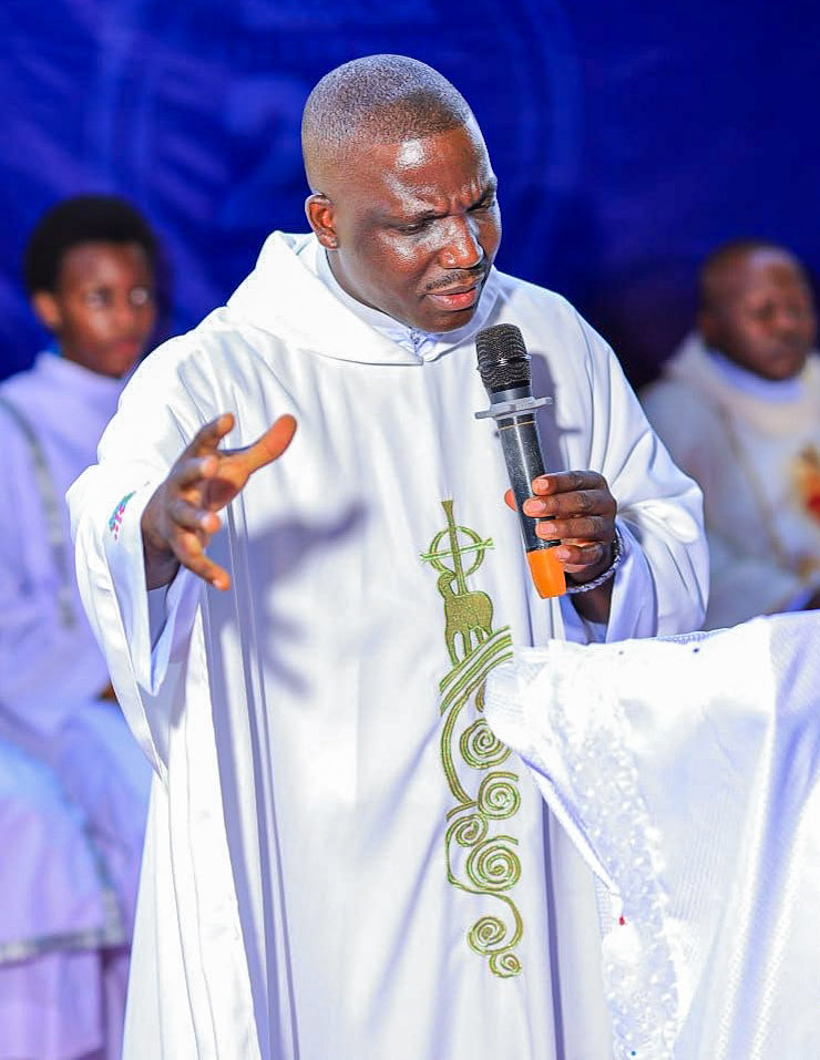 StMarysKitende's tweet photo. We held a dedication Mass for our Silver Jubilee Candidates, putting them in prayer to the Lord, led by the wonderful Father Deogratious Kiibi from Kampala Archdiocese.

#SMASKSilverJubilee https://t.co/HyqJTMC47W