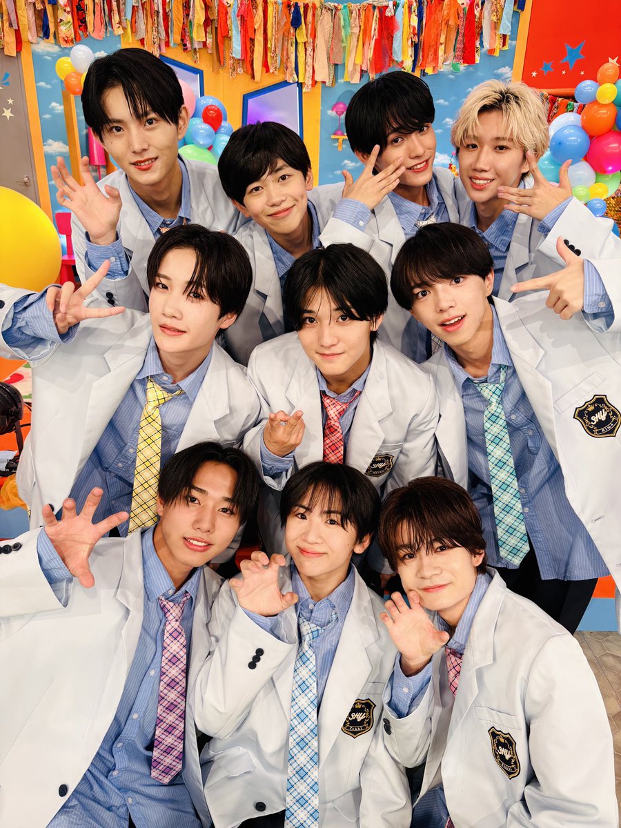 shy_info_'s tweet photo. 🫧 Off Shot 🫧 
￣￣￣￣￣￣￣￣
「テレ東系アニメKids音楽祭」観ていただいた皆さん！ありがとうございます！
実はすごく緊張していました👀🫧

アニメ『 #ゆるゆる図鑑 』の放送もお楽しみに🦖

#SHY https://t.co/auLC8XYIpY