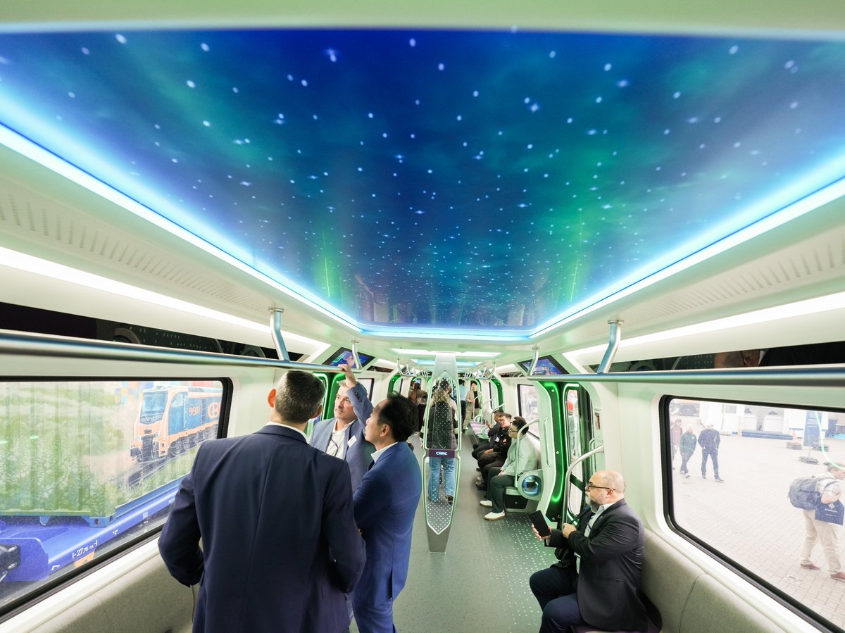 CRRC_global's tweet photo. A little starlight for your daily journey. ✨ VELLINK Intelligent Metro Train’s starry-sky ceiling brings a touch of wonder to the everyday commute. 🌃
That inviting atmosphere extends throughout the interior. Large windows bring in natural light and open up the views, while rotatable seats offer flexible arrangements for different passenger needs.
Combining technology, comfort and thoughtful details, this train’s industrial design has been recognized with an iF Design Award.🏵️
Step aboard and explore it for yourself on the final day of InnoTrans 2026!🚇

#CRRC #VELLINK #InnoTrans2026 #metrotrain