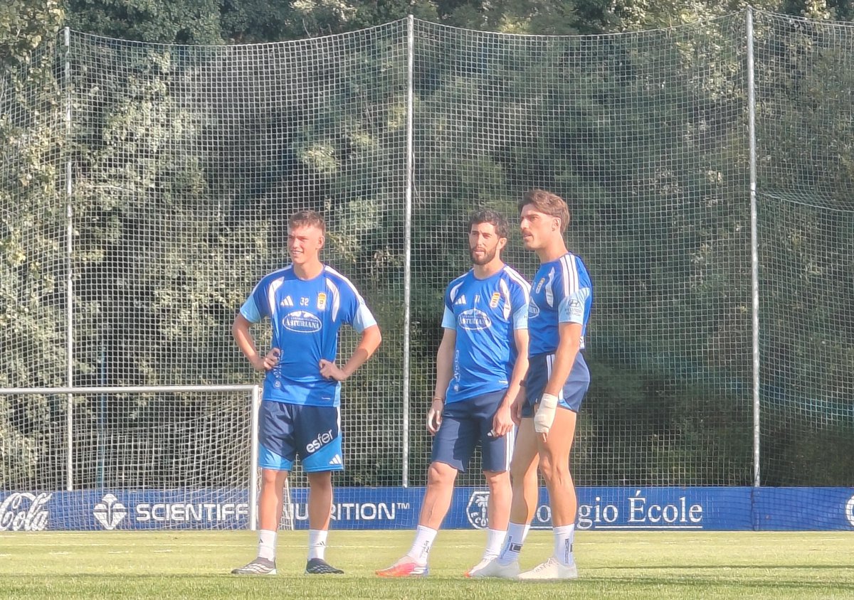 _RadioRO_'s tweet photo. NOTICIA.
Novedades en el entrenamiento del Real Oviedo.

🤕 Alexandru Isfan se lesionó entrenando.
✅ Nacho Vidal comenzó el entrenamiento.
❌ Bajas para el derbi: Alexandru, Carlos Fernández, Brandon Domingues, Ilyas Chaira, Estanis Pedrola y Nacho Vidal.

Vía: @lavozdeasturias https://t.co/W9dz35PmXP