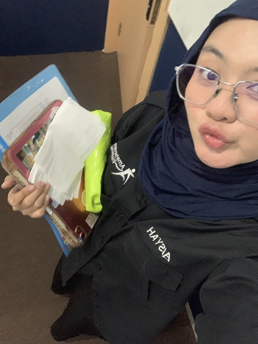 remmsyah's tweet photo. ……….. navy girl!! https://t.co/j8WA8x8U1N