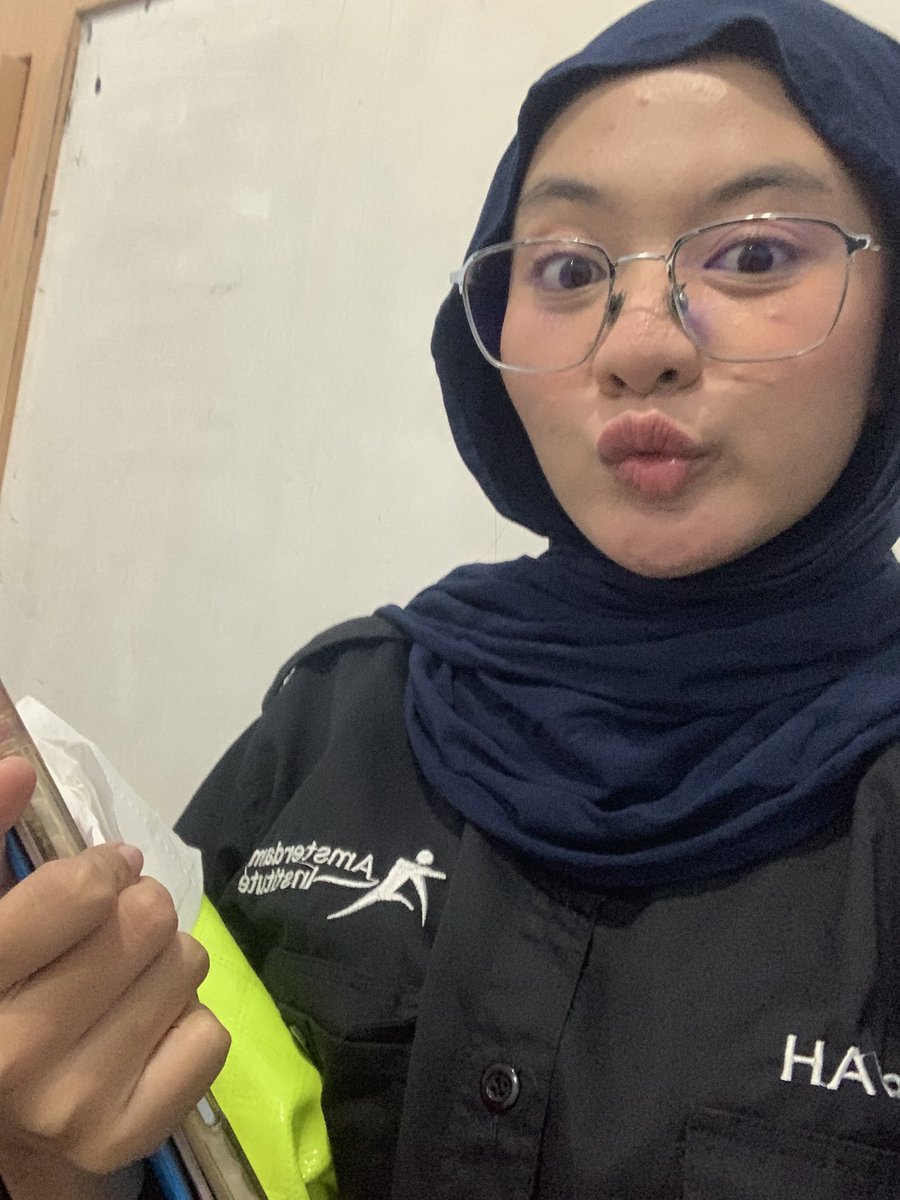 remmsyah's tweet photo. ……….. navy girl!! https://t.co/j8WA8x8U1N