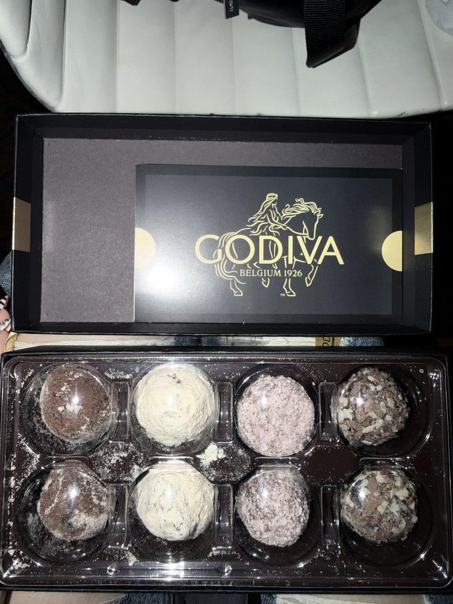 Mianwgk's tweet photo. 好吃的巧克力🍫 https://t.co/mUJjVr9tkq