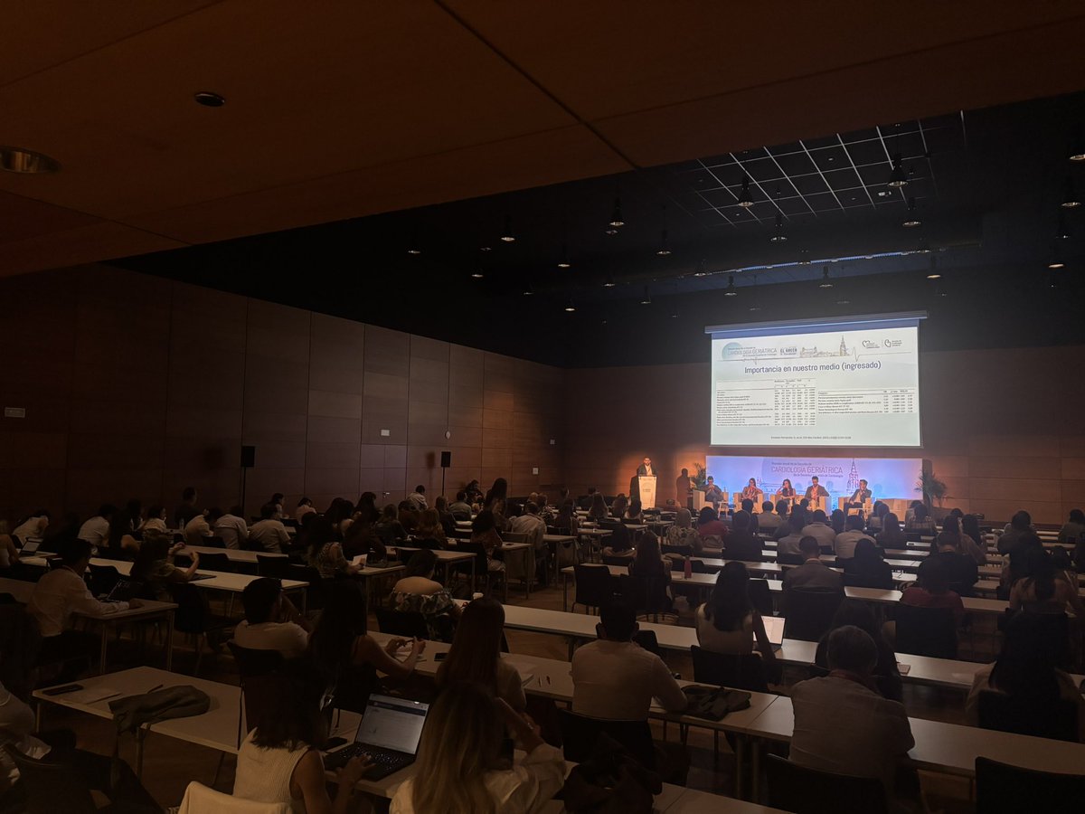 SECgeriatrica's tweet photo. 🚨Importante asistencia en el segundo día de #cardiogeriatrica26 en Toledo🏰
Esperamos que sea una jornada de mucho aprendizaje para todos☺️ https://t.co/BqAFb6uexM