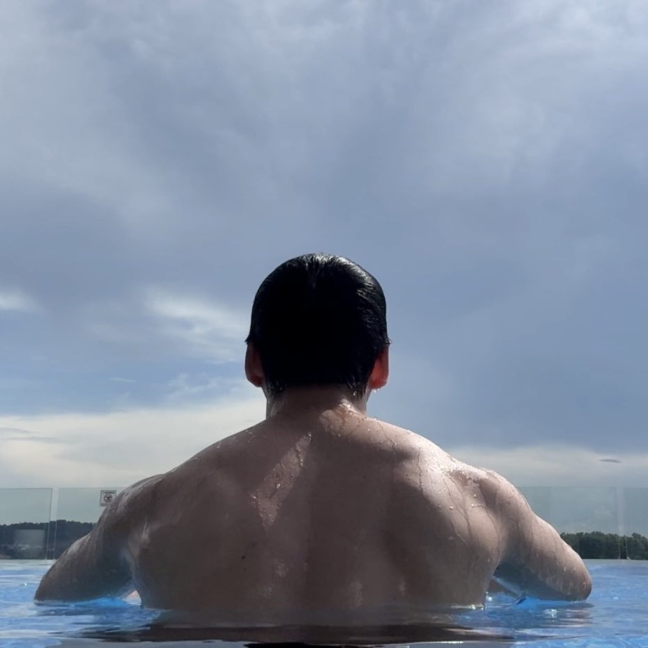 inthemoonight1's tweet photo. 나도 수영 잘하곱🏊🏻‍♂️ https://t.co/1mNiSrr0r6