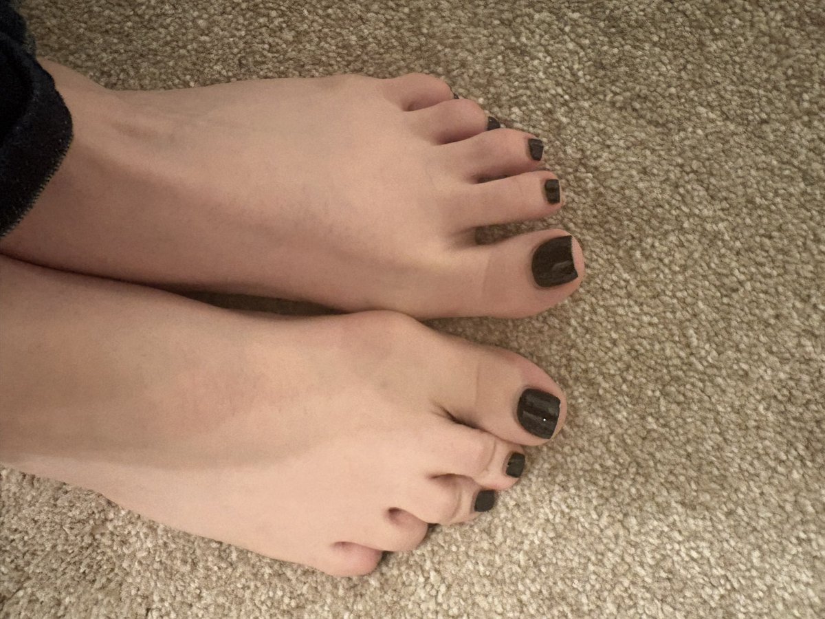 GeordieHW's tweet photo. Feet Friday!!! Filming customs this afternoon - DM to order yours 🖤🖤 

#feet #footfetısh #feetfriday #newcastle #geordie https://t.co/VBqyiFNHGk