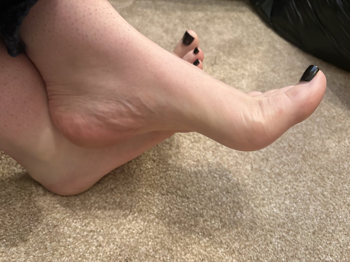 GeordieHW's tweet photo. Feet Friday!!! Filming customs this afternoon - DM to order yours 🖤🖤 

#feet #footfetısh #feetfriday #newcastle #geordie https://t.co/VBqyiFNHGk