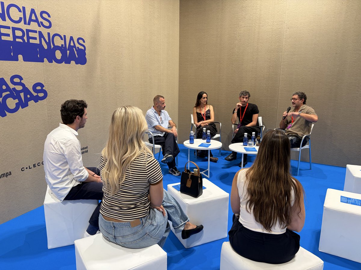 Feriaestampa's tweet photo. #Interferencias es una sección dedicada a la reflexión y el debate sobre modos alternativos de hacer y difundir el arte contemporáneo. 💬

Ayer comenzó su programación con conversaciones que contraponen experiencias y puntos de vista.

ℹ️https://t.co/jCIfulfOLd https://t.co/dLEZCKwwGY