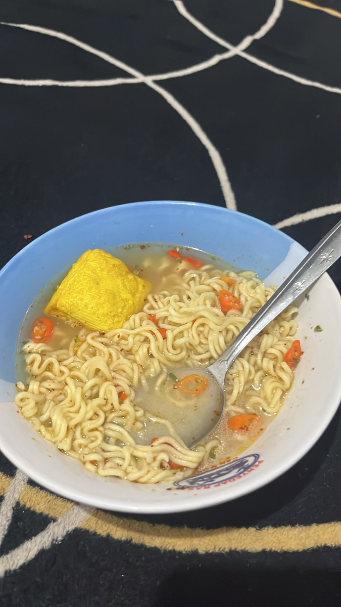 Mynreee's tweet photo. ujan gini enaknya mam mie ditambah cabee 🤤 https://t.co/BQssD0hOkQ