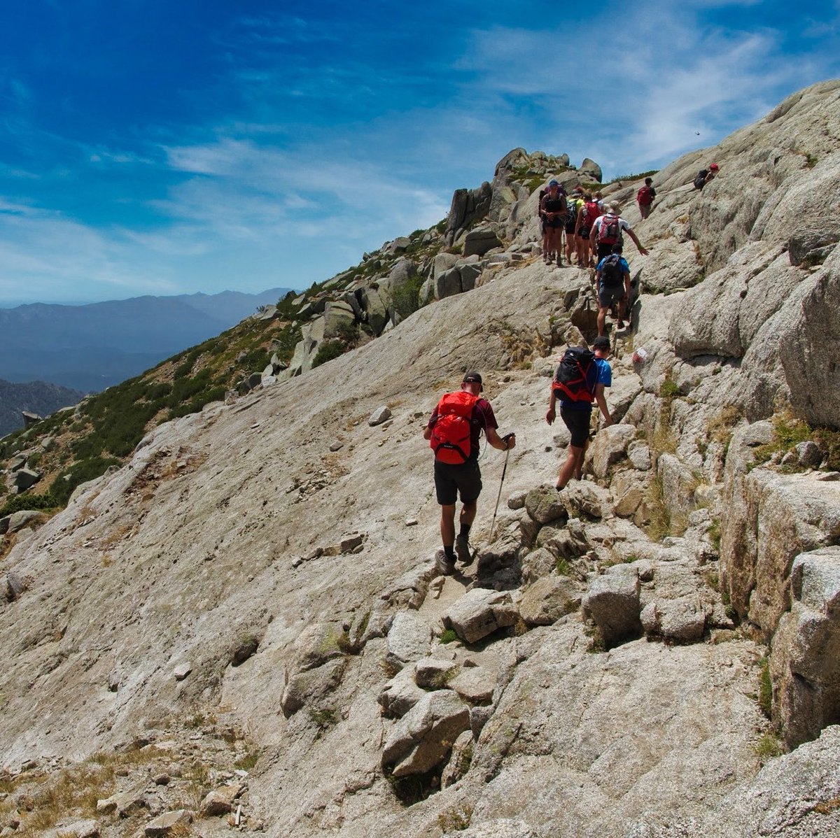 Kulturlesite_'s tweet photo. 🚨⛰️ SURHUMAIN

Le Français Aurélien Dunand-Pallaz vient d’établir un NOUVEAU RECORD sur le GR20 en Corse !!

⏱️ 27h29
⛰️ 166 km parcourus
📈 12 000 m de dénivelé positif
⚡️ 2h17 gagnées sur l’ancien record

Un parcours se réalise généralement en 14 à 16 jours 😳 https://t.co/aV01ur098Y