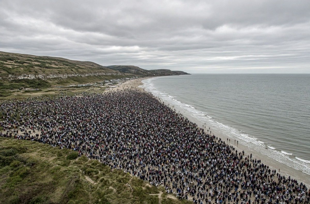 RogueUnfiltered's tweet photo. ‼️LABOUR HAVE LET 83,279 BOATS IN SINCE BEING IN POWER.‼️

🚨Approx 83,279 small boat arrivals since Labour took power on 5 July 2024 to today 25th Sept 2026. 

Here's a scale visualisation on a Kent shore.

‼️ LET THAT SINK IN ‼️ https://t.co/ZvaZTTpt5w
