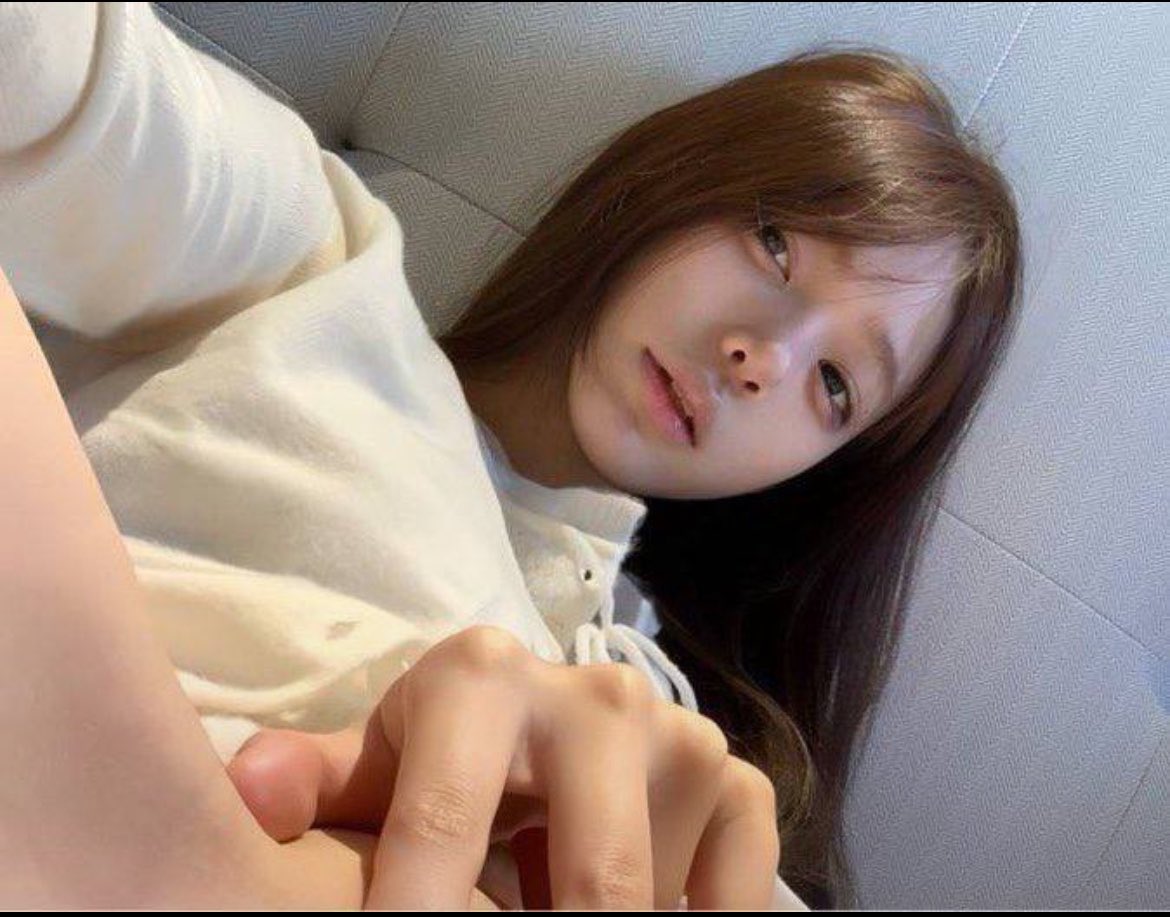 mary61fx3's tweet photo. 新人刚玩x

想发点照片  有人锐评女大福照吗

直接给不墨迹  发完我要删了….. https://t.co/UYrcQsYwcS