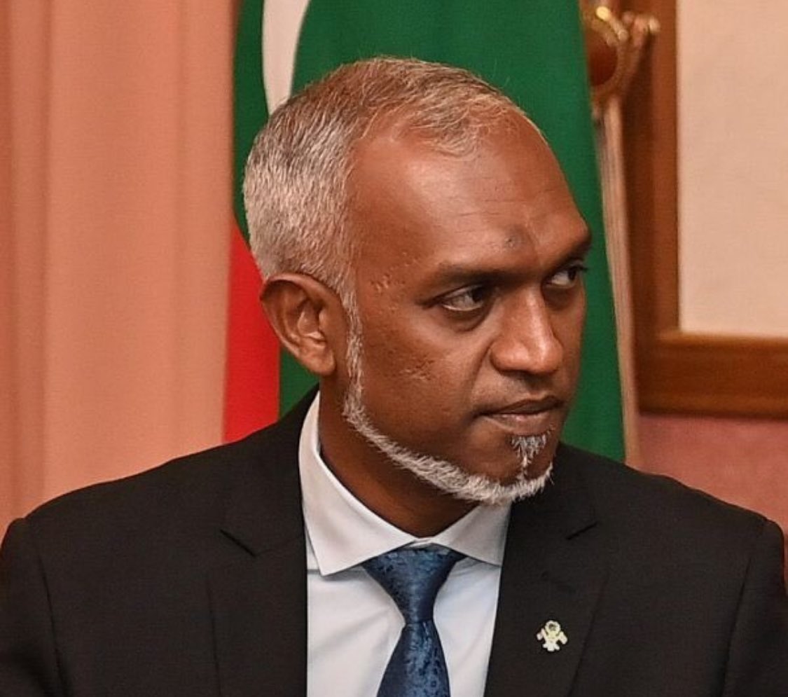 Efueceekay's tweet photo. Not everyone can be a conman, it is an art too! #Maldives https://t.co/rJZCdsic6Y
