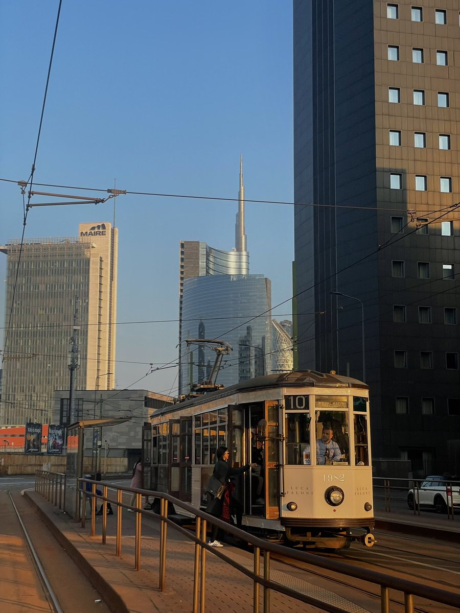 seliatomas's tweet photo. milano appreciation post porque me hace muy feliz vivir aquí https://t.co/tKmzTr05GB