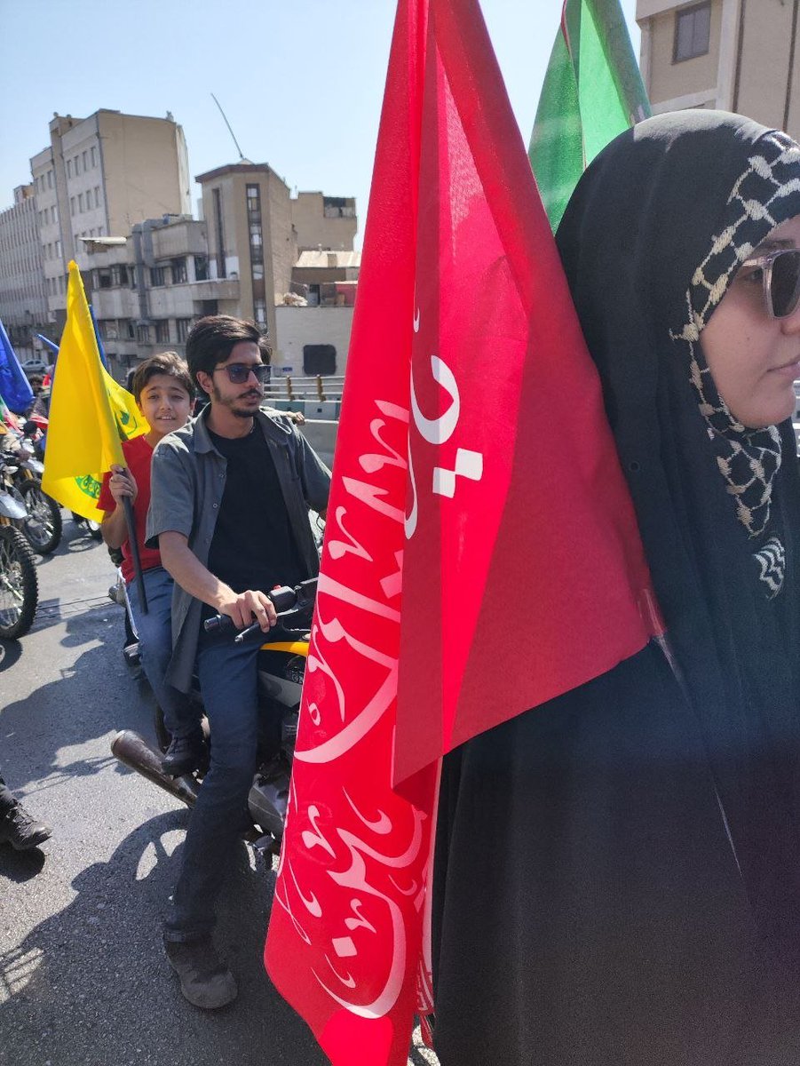 f0n2nx's tweet photo. موتورها، پرچم‌های برافراشته و خیابان‌هایی که امروز رنگ‌وبوی دیگری داشتند؛ روایت تصویری رژه ۴۰ هزار موتورسوار جان‌فدا. #رزمایش_40هزار_موتورسوار_جانفدا https://t.co/OY0axSV5d9