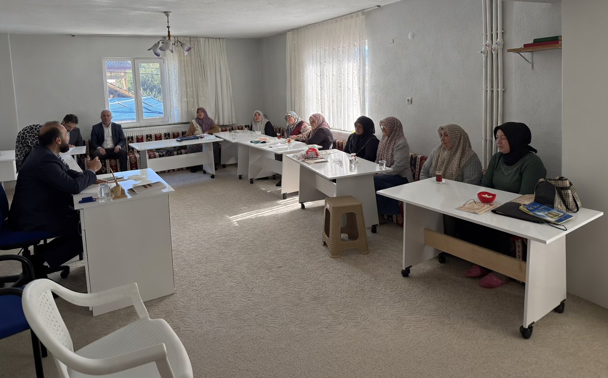 UlusMuftuluk's tweet photo. Kur’an Kursu Ziyaretleri

İlçe Müftümüz Sayın Mahmut YEGİN, Kumluca Konuklu (Dive) Köyü Kur’an Kursu’nu ziyaret etti. Ziyaret sırasında kursun eğitim faaliyetleri hakkında bilgi alarak öğrencilerle sohbet etti. 

İlçe Müftümüz Sayın Mahmut YEGİN, öğrencilere başarılar diledi. https://t.co/GM4DaXfdhc
