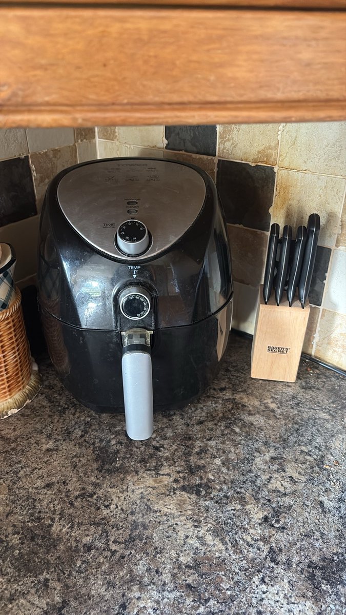 ronan_fitz9's tweet photo. @daramcgivern2 @paudie_martin Terrible day at HQ, the air fryer has passed away. Went out like a legend. Must’ve cooked about 1000 goujons #GBNF https://t.co/WQEN0FIj5c