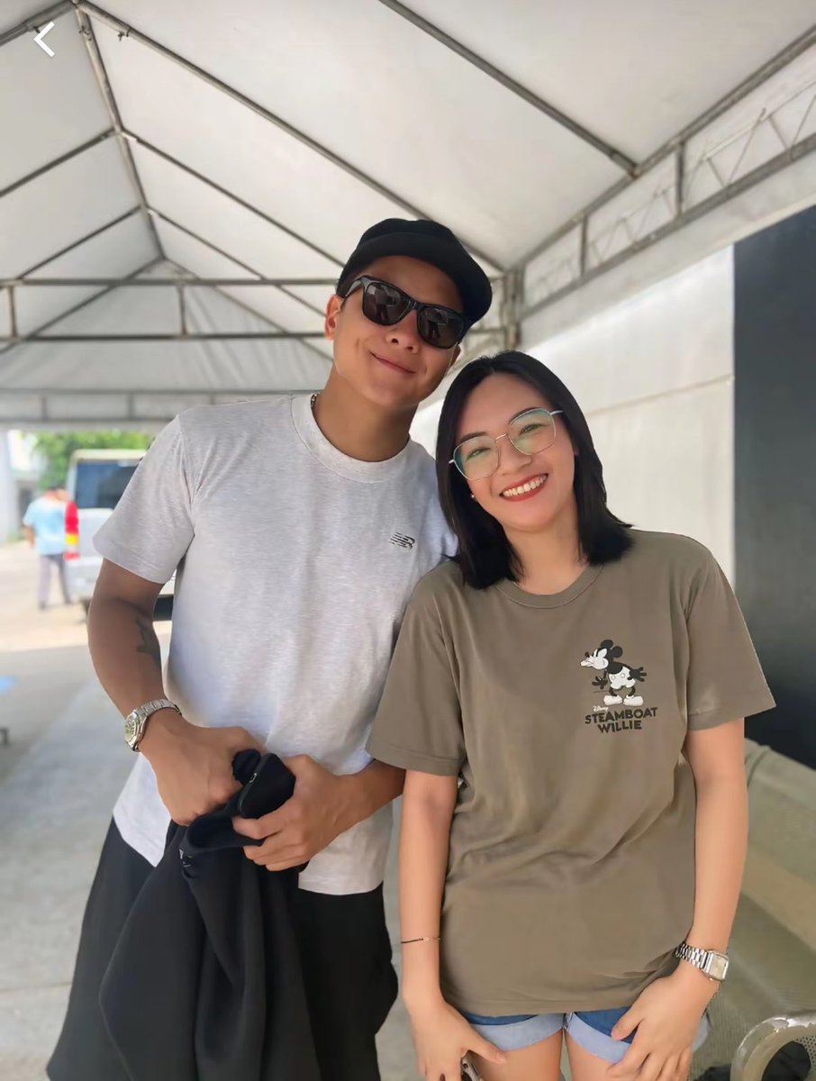 blairwaldorfs_'s tweet photo. si ate girl who's met kai and dj on their boracay trip last year has a photo with dj ulet on this trip 🥰🫠 

so far the only photo ni dj in boracay netong nakaraan we've seen 😂 https://t.co/OopjX0wAnI