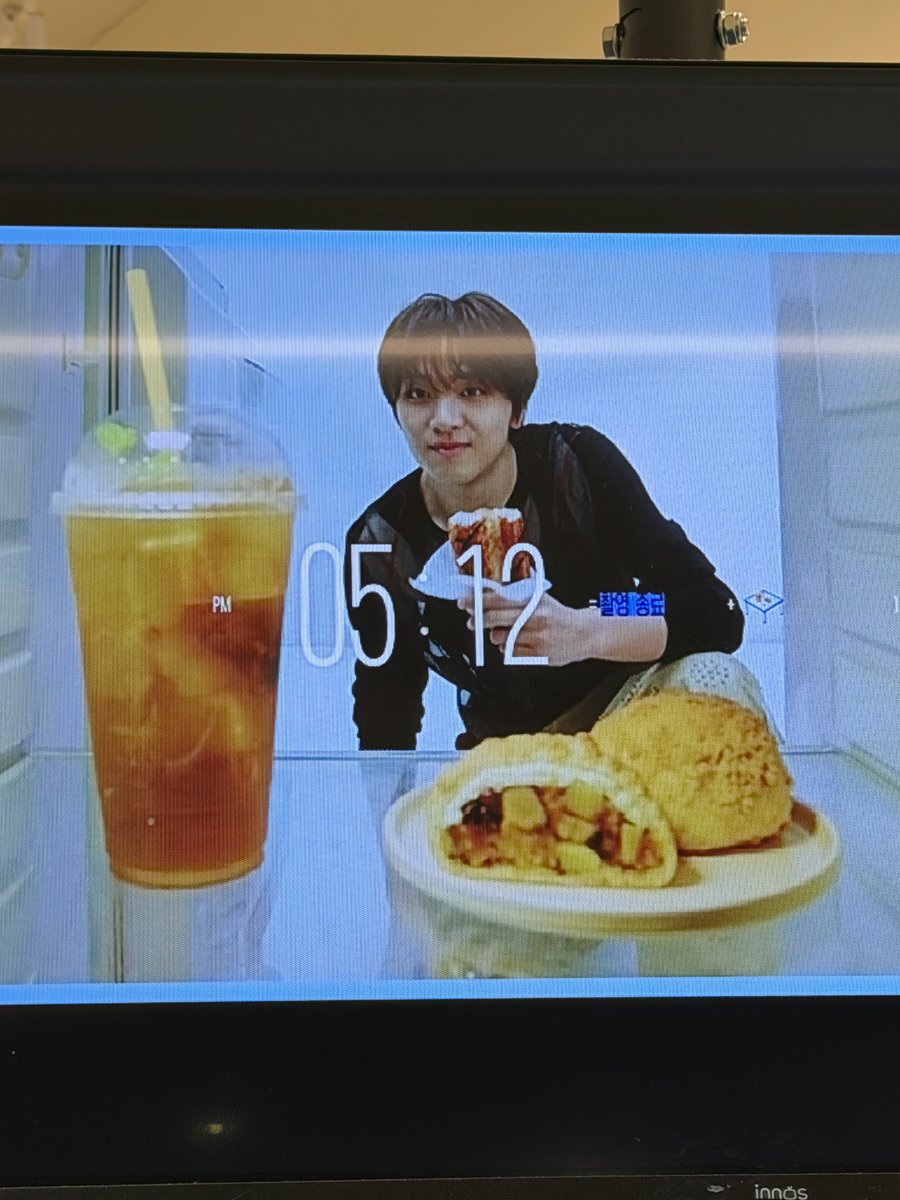brilliantechan's tweet photo. 260925 🐻 bubble update

*sent pict
“Haechan in Mega Coffee”
“It's evening, so I'm having decaf”
“I listened to the song I sang for the first time today ㅋㅋㅋㅋㅋ”

WHAT SONG??? https://t.co/z39JxPY1zY